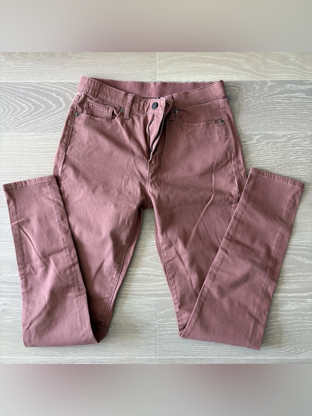 Uniqlo Women’s Slim Elastic Waist Trouser Jeans in Mauve